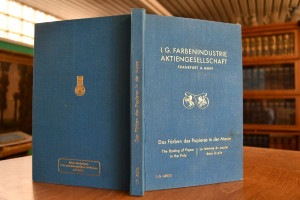 Das Färben des Papieres in der Masse.