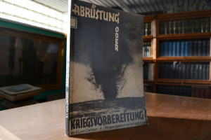 Abrüstung oder Kriegsvorbereitung.