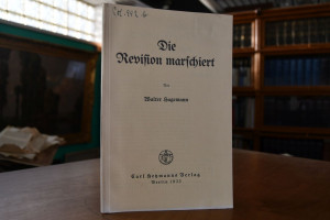 Die Revision marschiert.