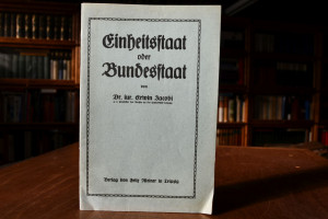 Einheitsstaat oder Bundesstaat.