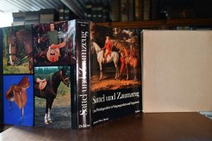 Sattel und Zaumzeug. Das Pferdegeschirr in Verg...