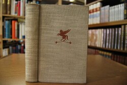 Weiße Mütze, buntes Band. Gedächtnis und Vermäc...