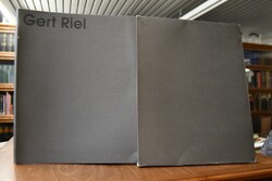 Plastiken und Zeichnungen.