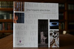 Junge Fotografen sehen Kirchen. Evangelische Ki...