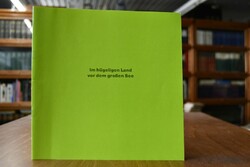 Im hügeligen Land vor dem großen See. Verabschi...