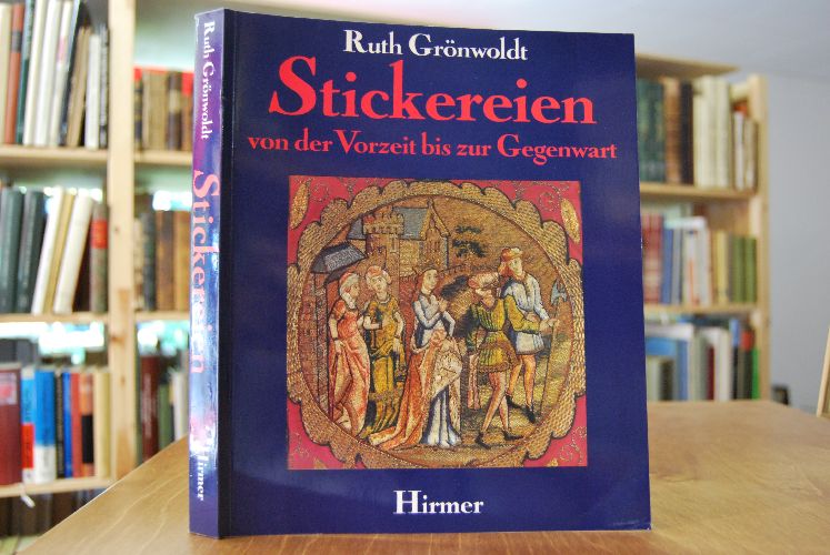 Stickereien von der Vorzeit bis zur Gegenwart aus dem Besitz des Württembergischen Landesmuseums Stuttgart und der Schlösser Ludwigsburg, Solitude und Monrepos.
