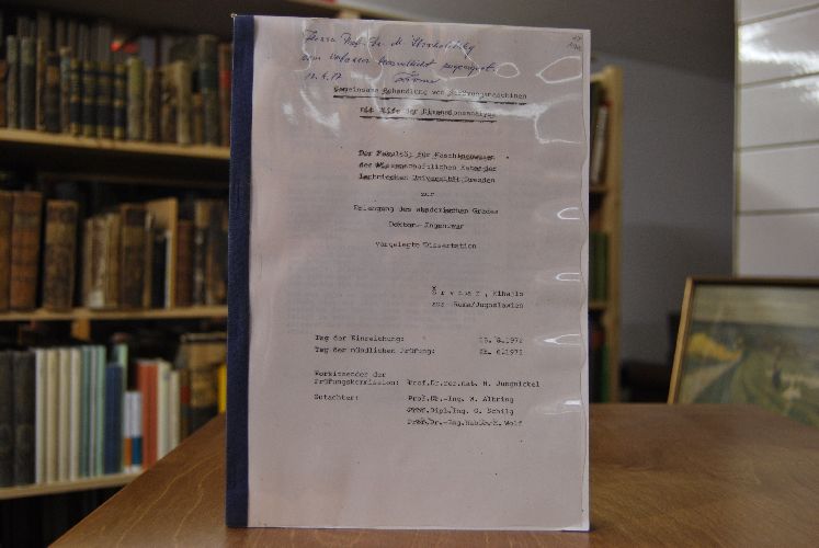Gemeinsame Behandlung von Strömungsmaschinen mit Hilfe der Dimensionsanalyse. Der Fakultät für Maschinenwesen des Wissenschaftlichen Rates der Technischen Universität Dresden zur Erlangung des akademischen Grades Doktor-Ingenieur vorgelegte Dissertation.