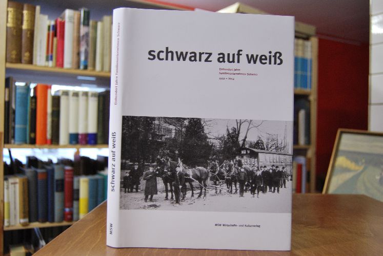 Schwarz auf weiß. Eeinhundert Jahre Familienunternehmen Schwarz 1912 - 2012.