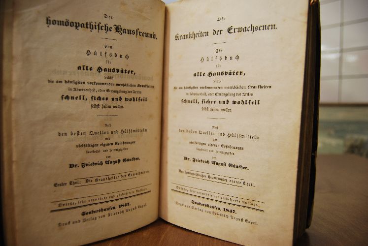 Die Krankheiten der Erwachsenen. Ein Hülfsbuch für alle Hausväter, welche die am häufigsten vorkommenden menschlichen Krankheiten in Abwesenheit, oder Ermangelung des Arztes Schnell, sicher und wohlfeil selbst heilen wollen.