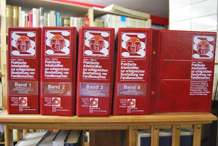 Praxishandbuch Familienrecht. Praktische Arbeitshilfen zur erfolgreichen Bearbeitung von Familiensachen. Stand der 54. Ergänzungslieferung Februar 1998.