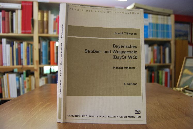 Bayerisches Strassen- und Wegegesetz (BayStrWG) in d. Fassung d. Bekanntmachung vom 2. Juli 1974 (GVBl. S. 333), geänd. durch Gesetz vom 11. November 1974 (GVBl. S. 610, ber. S. 814) ; mit Vollzugsentschliessung vom 25. September 1969 (MABl. S. 637) u. Vollzugsbekanntmachung vom 25. Oktober 1974 (MABl. S. 819). Handkommentar.