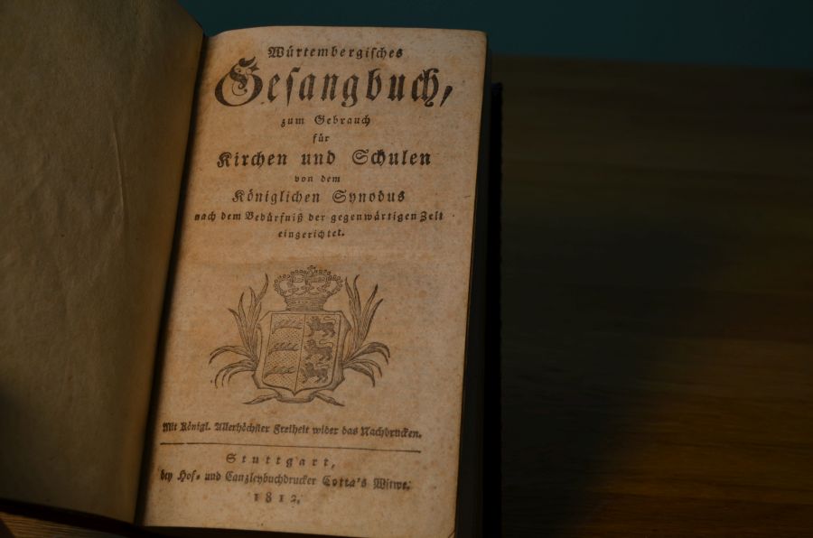 Württembergisches Gesangbuch, zum Gebrauch für Kirchen und Schulen von dem Königlichen Synodus nach dem Bedürfniß der gegenwärtigen Zeit eingerichtet.