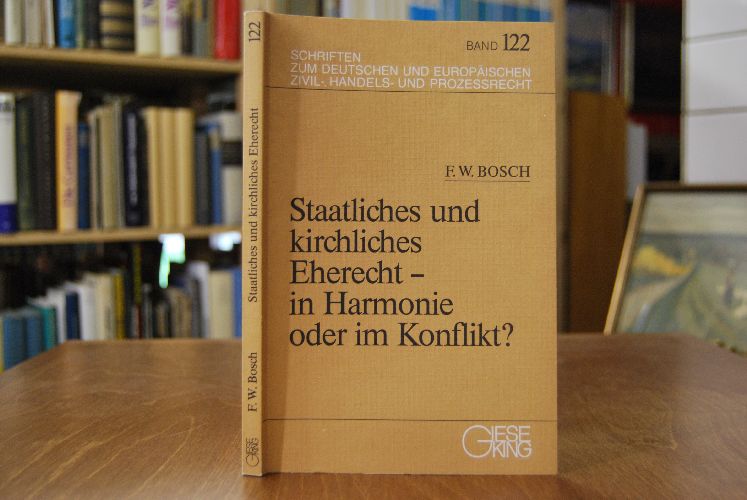 Staatliches und kirchliches Eherecht - in Harmonie oder im Konflikt? Insbesondere zur Entwicklung und zur gegenwärtigen Situation im Eheschliessungsrecht.