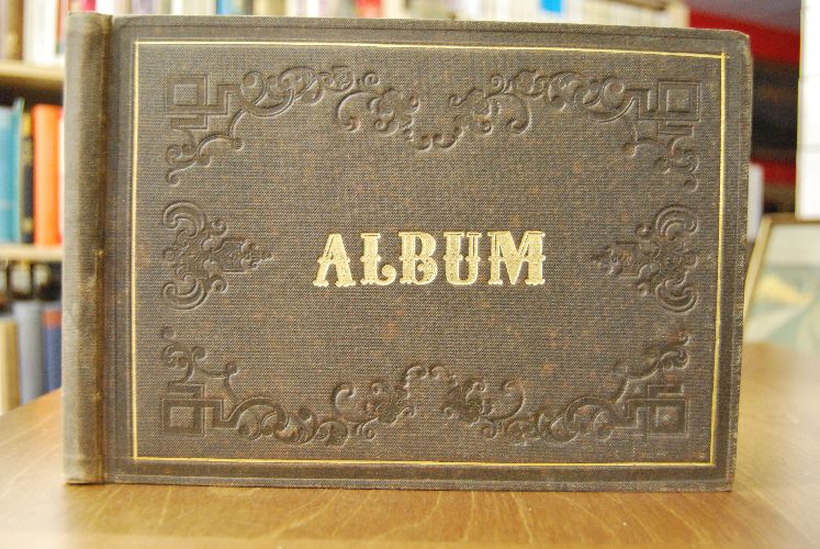 Erinnerungsalbum für Julius Elsäßer, Schönthal 1860. Mit 13 handschriftlichen Einträgen.