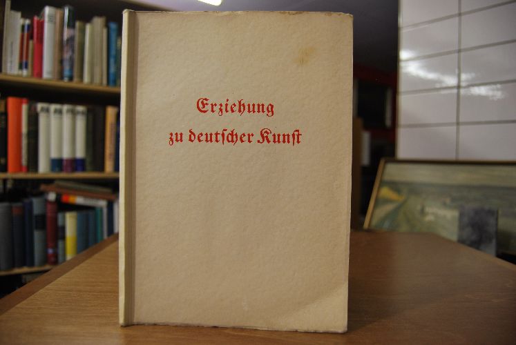 Erziehung zu deutscher Kunst. Fünfundsiebzig Jahre Weimarer Kunsthochschule.