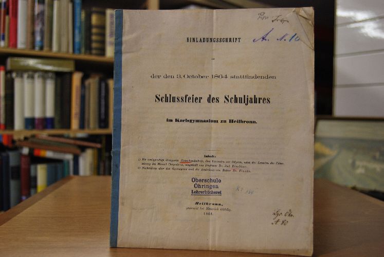 Einladungsschrift der am 3. October 1864 stattfindenden Schlussfeier des Schuljahres im Karlsgymnasium zu Heilbronn. - Inhalt 1) Die zweisprachige Stuttgarter Homerhandschrift, ihre Varianten zur Odyssee, nebst den Lesarten der Uebersetzung des Manuel Chrysoloras, mitgetheilt von Professor Dr. Jul. Rieckher. 2) Nachrichten über das Gymnasium und die Realschule von Rektor Dr. Finckh.