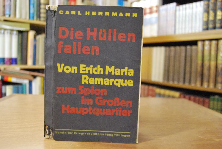 Die Hüllen fallen. Von Erich Maria Remarque zum Spion im Großen Hauptquartier. Einführung in die Mysterien des Weltkriegs von Carl Herrmann ehem. Abteilungsleiter im Geheimdienst am Oberkommando der 6. Armee (Heeresgruppe Kronprinz Rupprecht von Bayern).