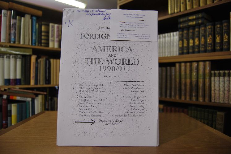 Fotokopien des Aufsatzes "Germany`s Unification" aus America and the World 1990/91 Vol. 70 No. 1.