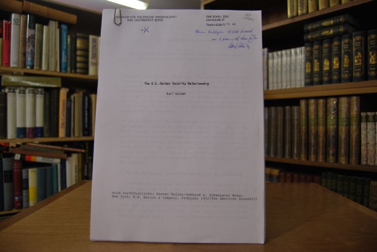 Fotokopien des Aufsatzes "The U.S.-German Security Relationship."