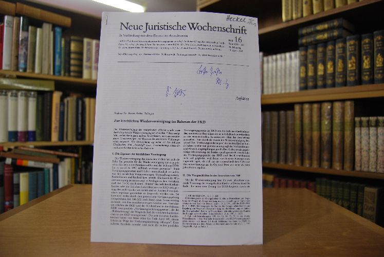 Fotokopie des Aufsatzes "Zur kirchlichen Wiedervereinigung im Rahmen der EKD." Aus Neue Juristische Wochenschrift 45. Jahrgang Heft 16.