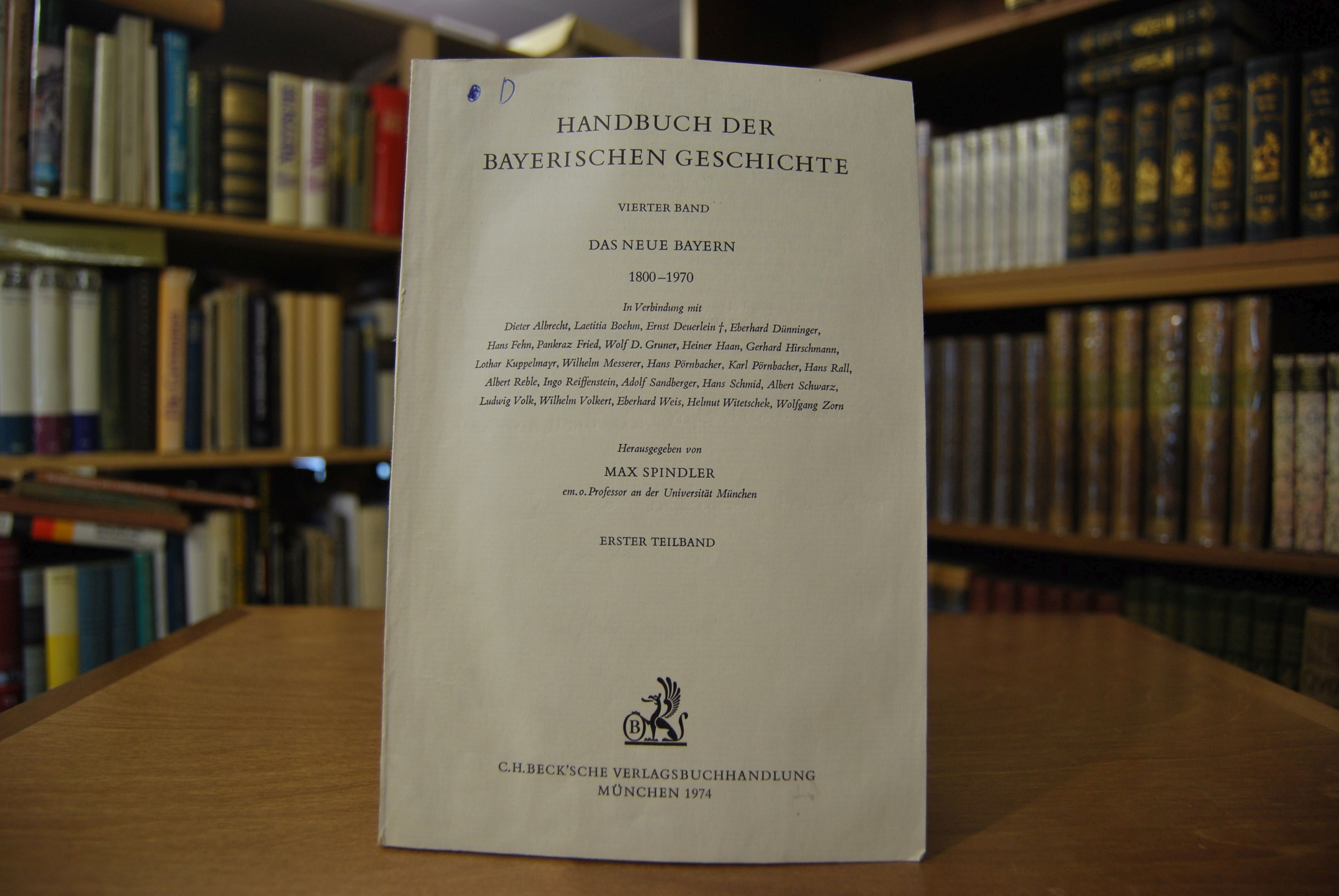Sonderdruck des Aufsatzes "Die politische Entwicklung Bayerns 1945 bis 1972." Aus Handbuch der Bayerischen Geschichte 4. Band, hrsg. von Max Spindler.