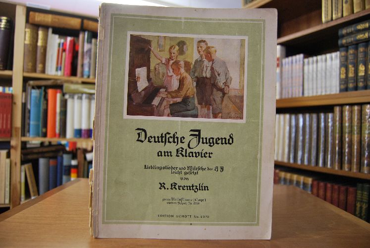 Deutsche Jugend am Klavier. Lieblingslieder und Märsche der HJ leicht gesetzt von R. Krentzlin.