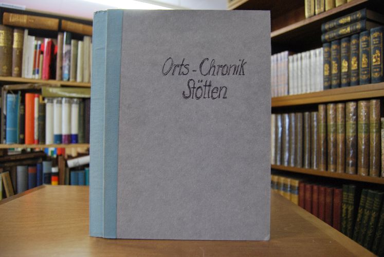 Fotokopie der handschriftlichen Orts-Chronik von Stötten für die Gemeinde Stötten neu angelegt, ergänzt u. fortgeführt von Hauptlehrer Maurer angef. Sommer 1929, bis Frühjahr 1930; fortgeführt bis 1939 von Bürgermeister Laible; fortgeführt bis 1946 von Pfarrverw. Lic. Schreger.