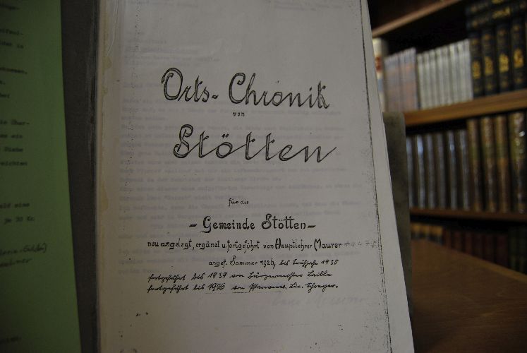 Fotokopie der handschriftlichen Orts-Chronik von Stötten für die Gemeinde Stötten neu angelegt, ergänzt u. fortgeführt von Hauptlehrer Maurer angef. Sommer 1929, bis Frühjahr 1930; fortgeführt bis 1939 von Bürgermeister Laible; fortgeführt bis 1946 von Pfarrverw. Lic. Schreger.