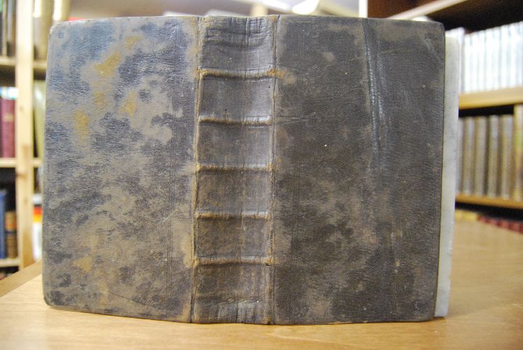Würtembergisches Kirchen-Buch, Enthaltend Alles, was bey denen Predigten, und samtl. Gottesdiensten, auch wegen der H. Sacramenten, und übrigen Kirchen-Handlungen, von Alters her verordnet, deßgleichen nachmals bey eingeführter Confirmation, und auf zerschiedene Fälle, besonders verfüget worden, Von Hoch-Fürstl. Consistorio sorgfältig übersehen, und zum Gebrauch aller und jeder Kirchen des ganzen Herzogthums ausgegeben im Jahr Christi 1784. Beigebunden Würtenbergisches Kirchen-Buch, enthaltend Die Sonn- Fest- und Feyertägliche Evangelien, Episteln, und Texte, welche auf jede solche Zeit vorgeschrieben sind. Ingleichem die Leidens-Geschichte unseres Herrn und Heilandes Jesu Christi, welche aus denen vier Evangelisten zusammen gezogen, jährlich in der Palm-Woche verlesen, und summarisch erkläret, über das zweyte Jahr aber durch die ganze Fasten-Zeit ausführlich in allen Kirchen vorgetragen und ausgeleget wird. 1784.