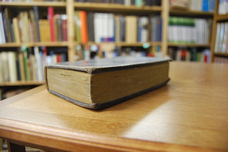 Hannoversches Kirchen-Gesang-Buch, nebst einem Anhange neuer Gesänge und einem Gebetbuche. Auf Sr. Königl. Groß-Britannischen Majestät Allergnädigsten Befehl herausgegeben. Beigebunden Vermehrtes Gebet-Buch aus Arnds, Gerhards, Lassenii und anderer evangelischen Lehrer geistreichen Büchern zusammen getragen, nebst den Kirchen-Collecten und Antiphonen. Außerdem beigebunden Episteln und Evangelia auf alle Sonn- und Fest-Tage, nebst den festlichen Vorlesungen; mit beygefügter Harmonischen Geschichte des Leidens, Todes und der Auferstehung Jesu Christi, wie auch der Beschreibung von der Zerstörung der Stadt Jerusalem.