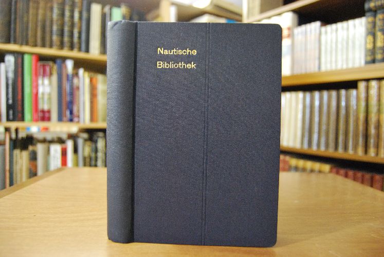 Nautische Bibliothek Bde. 1-3 in einem Band. Enthält F. Bolte, Der Beruf des Schiffsoffiziers in der Handelsmarine. G. Reinicke, Schiffsjungendienst. F. Bolte, Elementare Schiffahrtskunde.