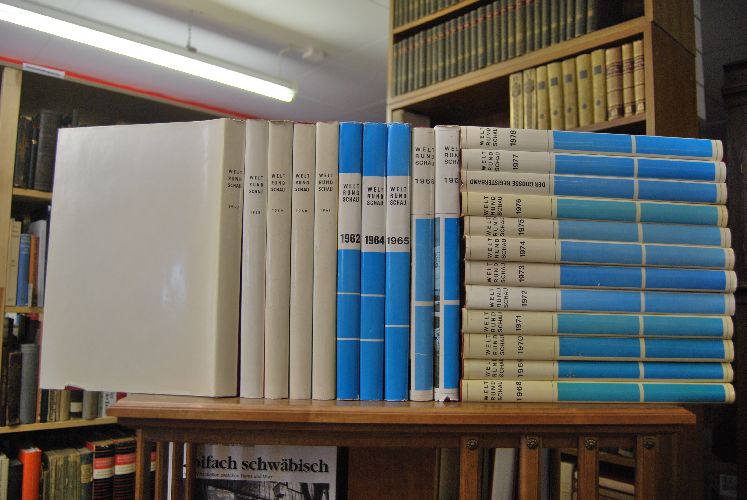 Weltrundschau. Die wichtigsten Ereignisse des Jahres in Bildern mit kurzem Text.