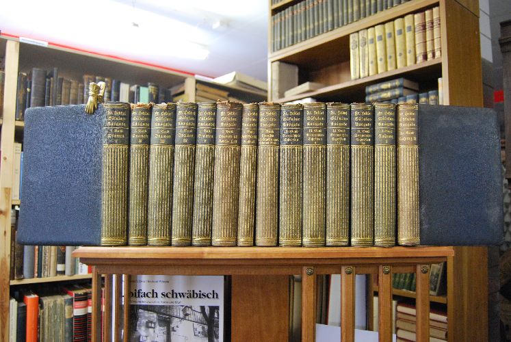 Sämmtliche Werke. Historisch kritische Ausgabe besorgt von Richard Maria Werner. Säkular-Ausgabe 1813-1913. 14 Bände der Ersten Abteilung (von 15, es erschienen dann noch als 2. Abteilung vier Bände Tagebücher und als 3. Abteilung die Briefe, die aber ebenfalls nicht vorhanden sind).