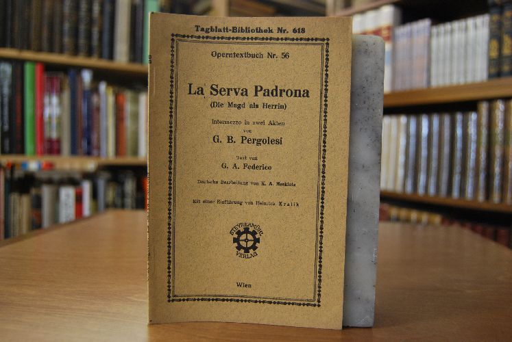 La Serva Padrona (Die Magd als Herrin). Intermezzo in zwei Akten von G.B. Pergolesi. Text von G.A. Federico. Deutsche Bearbeitung von K.A. Herklots. Mit einer Einführung von Heinrich Kralik.