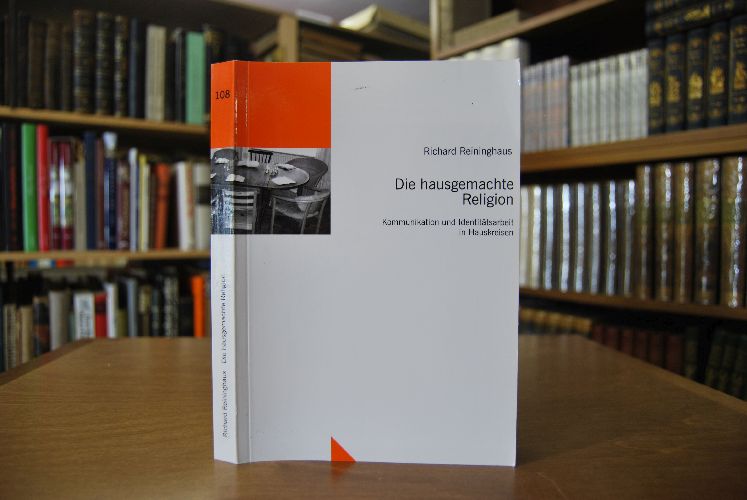 Die hausgemachte Religion. Kommunikation und Identitätsarbeit in Hauskreisen. Eine Untersuchung zu religiösen Kleingruppen in Württemberg und etablierter Kirche am Ort.