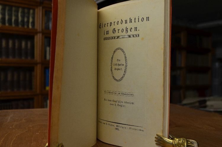 Die rationelle Brut und Kückenaufzucht. Beigebunden S.G. Hanson Eierproduktion im Großen. Mistelgau, Rößler, 1921, 40 S.; C.M. Müller Wie erziehe ich meine Kücken zu guten Legerinnen. Selbstverlag, 4. Tsd., 30 S. mit Ill.; C.M. Müller Wie erziele ich von meinen Legehennen die höchstmögliche Eierzahl zu jeder Jahreszeit? Eine Feststellung der Fehler der zur Zeit auf dem Lande üblichen Fütterungsweise nebst genauer Anweisung, was, wieviel und wie zu füttern ist. Selbstverlag, 21 S.