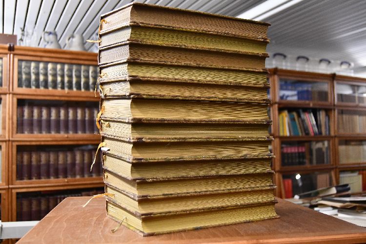 Die Werke Friedrichs des Großen. In deutscher Übersetzung (10 Bände). Briefe Friedrichs des Großen (2 Bände) hrsgg. von Max Hein.