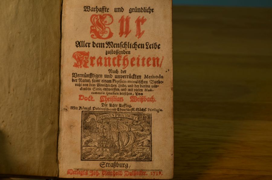 Warhaffte und gründliche Cur Aller dem Menschlichen Leibe zustossenden Kranckheiten, Nach der Vernünfftigen und unverrückten Methode der Natur, samt einem Physico-moralischen Vorbericht von dem Menschlichen Leibe, und der darinn würckenden Seele, entworfen, und mit vielen Medicamentia specificis versehen ...