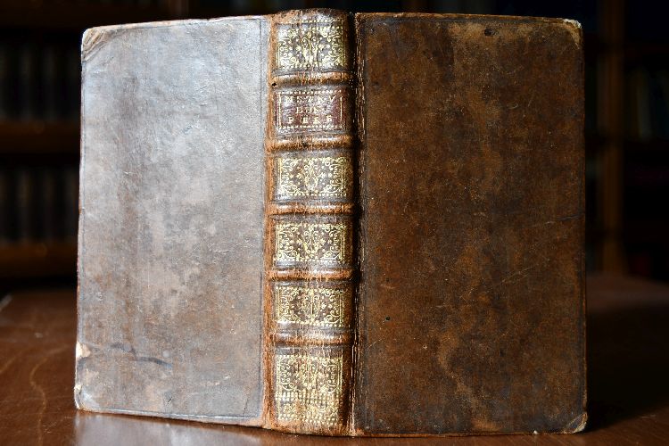 Instruction d`un Père à sa fille, tirée de l`Ecriture Sainte. Sur les plus importans sujets concernant la Religion, les Moeurs, et la manière de se conduire dans le monde. Dédiées à S.A.S. Madame le Duchesse du Maine. Troisième édition, revûë, corrigée, et augmentee.
