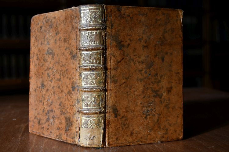 Sermons de M. Massillon, Eveque de Clermont, Ci-devant Pretre de l`oratoire, l`un des quarante de l`Academie Francoise. Oraisons Funebres et Profess. Religieuses.