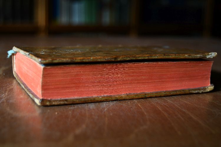 Sermons de M. Massillon, Eveque de Clermont, Ci-devant Pretre de l`oratoire, l`un des quarante de l`Academie Francoise. Oraisons Funebres et Profess. Religieuses.