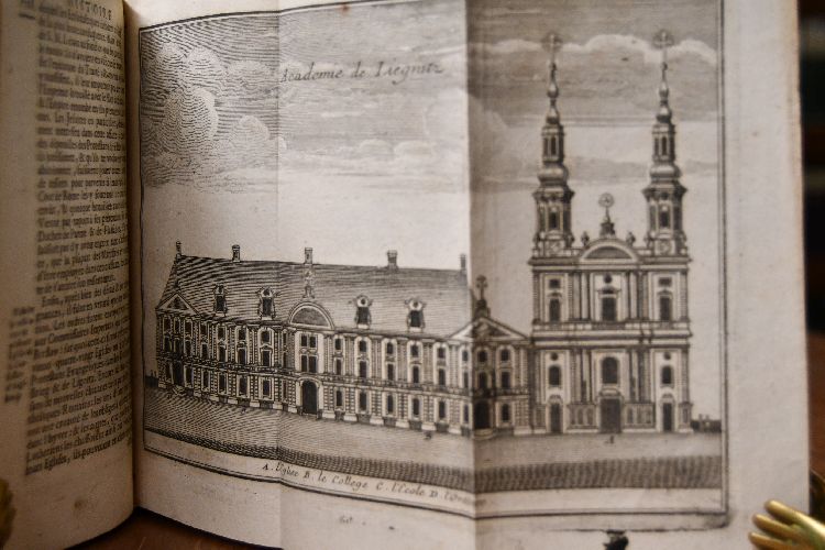Histoire de Suede sous le Regne de Charles XII. Ou l`on voit aussi les Revolutions arrivees en differens tems dans ce Royaume toute la Guerre du Nord. Tome Neuvieme et Tome Dixieme (von 12 Bden.) apart.