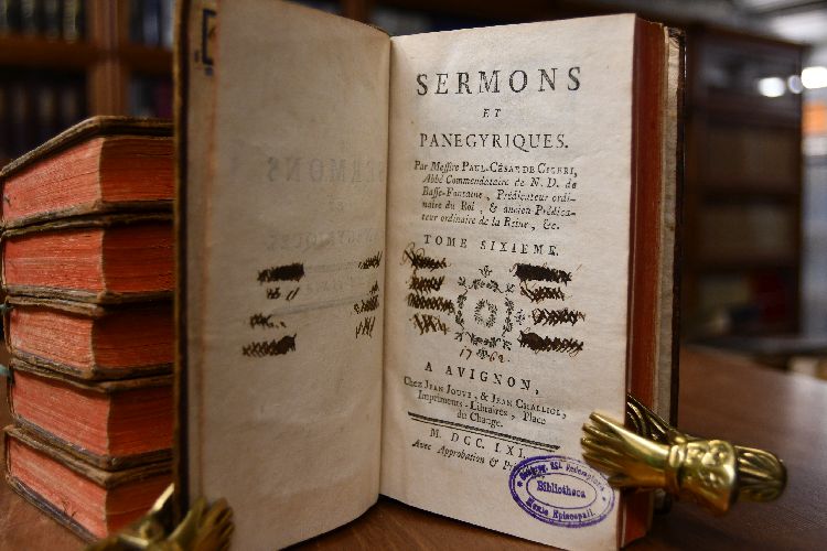 Sermons et Panegryiques par Messire Paul-Cesar Ciceri Abbe Commendataire de N.D. de Basse-Fontaine, Predicateur ordinaire du Roi, & ancien Predicateur ordinaire de la Reine etc. 6 Bde. (komplett).