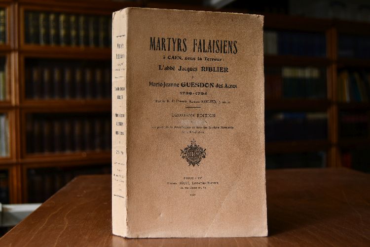 Martyrs falaisiens a Caen, sous la Terreur L`abbe Jacques Riblier et Marie-Jeanne Guesdon des Acres 1736-1794.