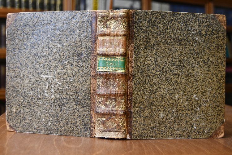 Cours d`Architectur qui comprend les Ordres de Vignole, avec les Commentaires, les Figurs & Descriptions de ses plus beaux Batimens, & de ceux de Michel-Ange. Plusieurs nouveau Desseins, Ornemens & Préseptes concernant la Distribution, la Décoration, la Matieres & la Constructions des Edifices, la Maconnerie, La charpenterie, la Couverture, la Serrurie, la Menuiserie, le Jardinage, & tout ce qui regarde l`Art de Batir, avec une ample Explication par ordre Alphabetique de tous les Termes. Tome Premier + Tome Seconde Dictionnaire d`architecture, ou explication de tous les termes, dont on se sert dans l`architecture, les Mathematiques, la Geometrie, la Mecanique, l`Hydraulique, le Dessein, la Peinture, la Sculpture, les Mesures, les Instruments, la Coutume, etc. La Maconnerie, La Coupe, et l`Apareil des Pierres, la Chapenterie, la Couverture, la Menuiserie, la Serrurerie, la Vitrerie, la Plomberie, le Pave, la Fouille des Terres, le Jardinage, etc. La Distribution, la Decoration, la Matiere & la Construction des Edifices & leurs defauts. Les Bastimens, antiques, sacrez, profanes, champestres, de Marine, aquatiques, publics, & particuliers. Ensemble les Etimologies, & les Noms latins des Termes, avec des Exemples & des Preceptes Le tout par raport a l`Art de Batir..
