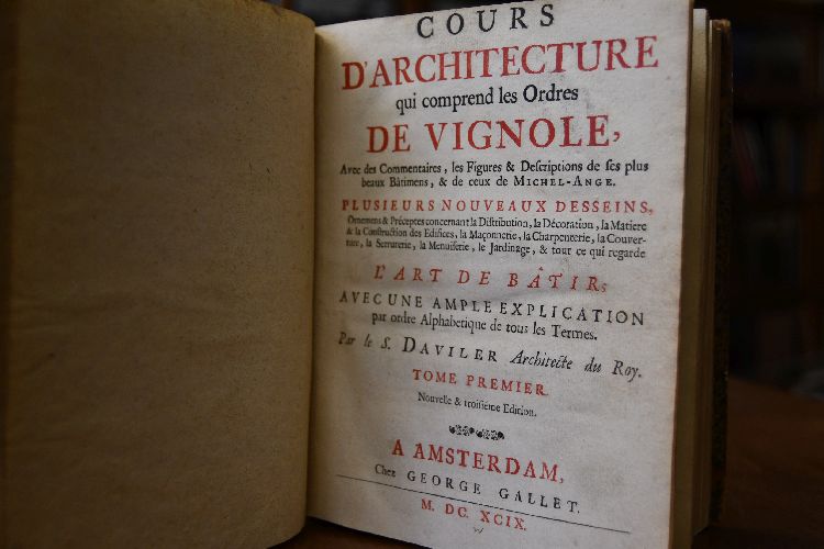 Cours d`Architectur qui comprend les Ordres de Vignole, avec les Commentaires, les Figurs & Descriptions de ses plus beaux Batimens, & de ceux de Michel-Ange. Plusieurs nouveau Desseins, Ornemens & Préseptes concernant la Distribution, la Décoration, la Matieres & la Constructions des Edifices, la Maconnerie, La charpenterie, la Couverture, la Serrurie, la Menuiserie, le Jardinage, & tout ce qui regarde l`Art de Batir, avec une ample Explication par ordre Alphabetique de tous les Termes. Tome Premier + Tome Seconde Dictionnaire d`architecture, ou explication de tous les termes, dont on se sert dans l`architecture, les Mathematiques, la Geometrie, la Mecanique, l`Hydraulique, le Dessein, la Peinture, la Sculpture, les Mesures, les Instruments, la Coutume, etc. La Maconnerie, La Coupe, et l`Apareil des Pierres, la Chapenterie, la Couverture, la Menuiserie, la Serrurerie, la Vitrerie, la Plomberie, le Pave, la Fouille des Terres, le Jardinage, etc. La Distribution, la Decoration, la Matiere & la Construction des Edifices & leurs defauts. Les Bastimens, antiques, sacrez, profanes, champestres, de Marine, aquatiques, publics, & particuliers. Ensemble les Etimologies, & les Noms latins des Termes, avec des Exemples & des Preceptes Le tout par raport a l`Art de Batir..