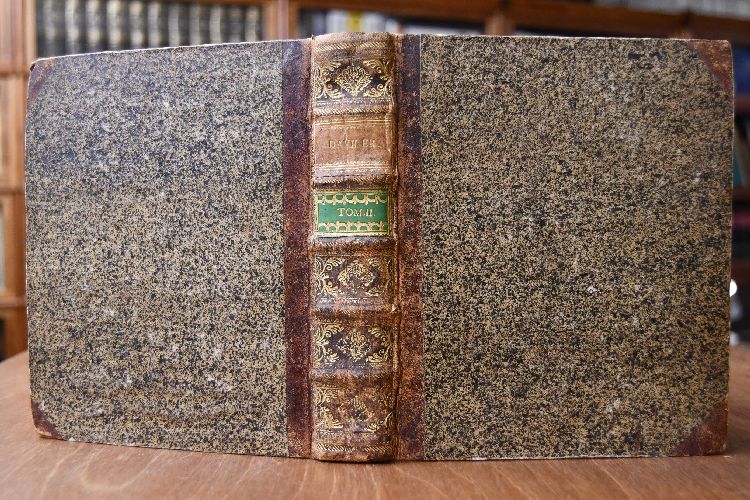 Cours d`Architectur qui comprend les Ordres de Vignole, avec les Commentaires, les Figurs & Descriptions de ses plus beaux Batimens, & de ceux de Michel-Ange. Plusieurs nouveau Desseins, Ornemens & Préseptes concernant la Distribution, la Décoration, la Matieres & la Constructions des Edifices, la Maconnerie, La charpenterie, la Couverture, la Serrurie, la Menuiserie, le Jardinage, & tout ce qui regarde l`Art de Batir, avec une ample Explication par ordre Alphabetique de tous les Termes. Tome Premier + Tome Seconde Dictionnaire d`architecture, ou explication de tous les termes, dont on se sert dans l`architecture, les Mathematiques, la Geometrie, la Mecanique, l`Hydraulique, le Dessein, la Peinture, la Sculpture, les Mesures, les Instruments, la Coutume, etc. La Maconnerie, La Coupe, et l`Apareil des Pierres, la Chapenterie, la Couverture, la Menuiserie, la Serrurerie, la Vitrerie, la Plomberie, le Pave, la Fouille des Terres, le Jardinage, etc. La Distribution, la Decoration, la Matiere & la Construction des Edifices & leurs defauts. Les Bastimens, antiques, sacrez, profanes, champestres, de Marine, aquatiques, publics, & particuliers. Ensemble les Etimologies, & les Noms latins des Termes, avec des Exemples & des Preceptes Le tout par raport a l`Art de Batir..