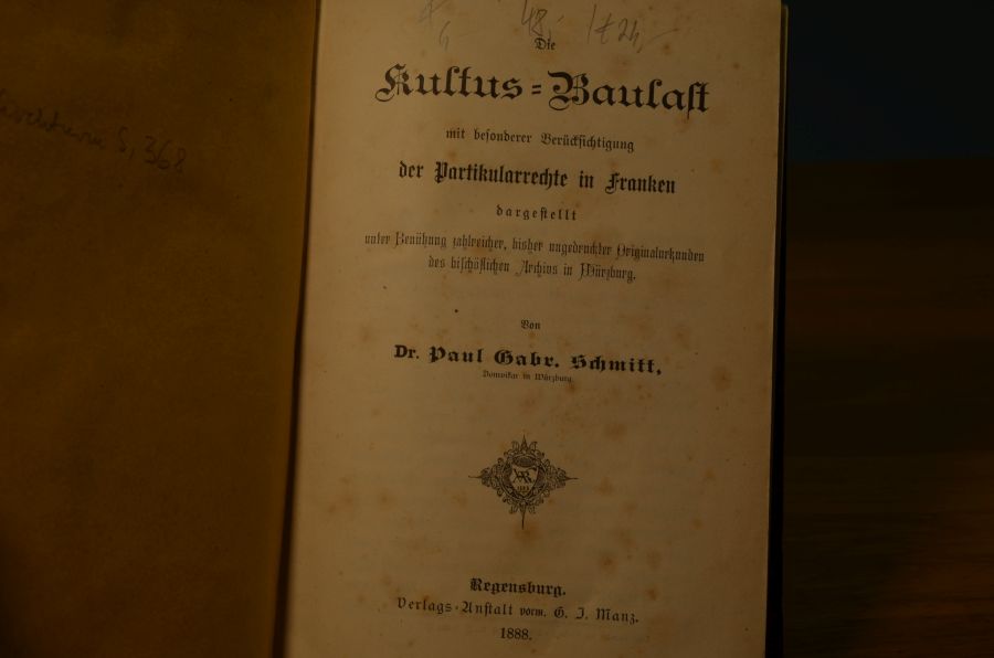 Kultus-Baulast mit besonderer Brücksichtigung der Partikularrechte in Franken dargestellt unter Benützung zahlreicher, bisher ungedruckter Originalurkunden des bischöflichen Archivs in Würzburg.