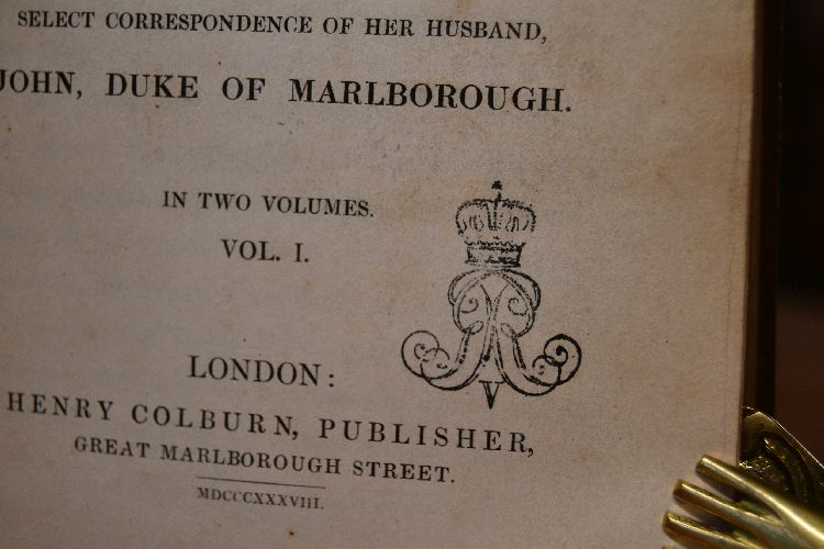 Private Correspondance of Sarah Duchess of Marlborough, illustrative of the court and times of Queen Anne with her sketches and opinions of her contemporaries, and the select correspondance of her husband, John, Duke of Marlborough. 2 Bde. (komplett).