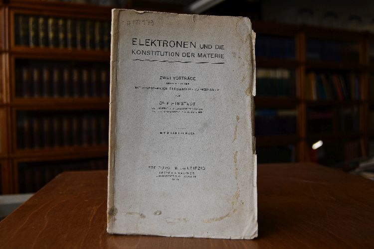 Elektronen und die Konstitution der Materie. Zwei Vorträge gehalten in der Naturforschenden Gesellschaft zu Freiburg i.Br.